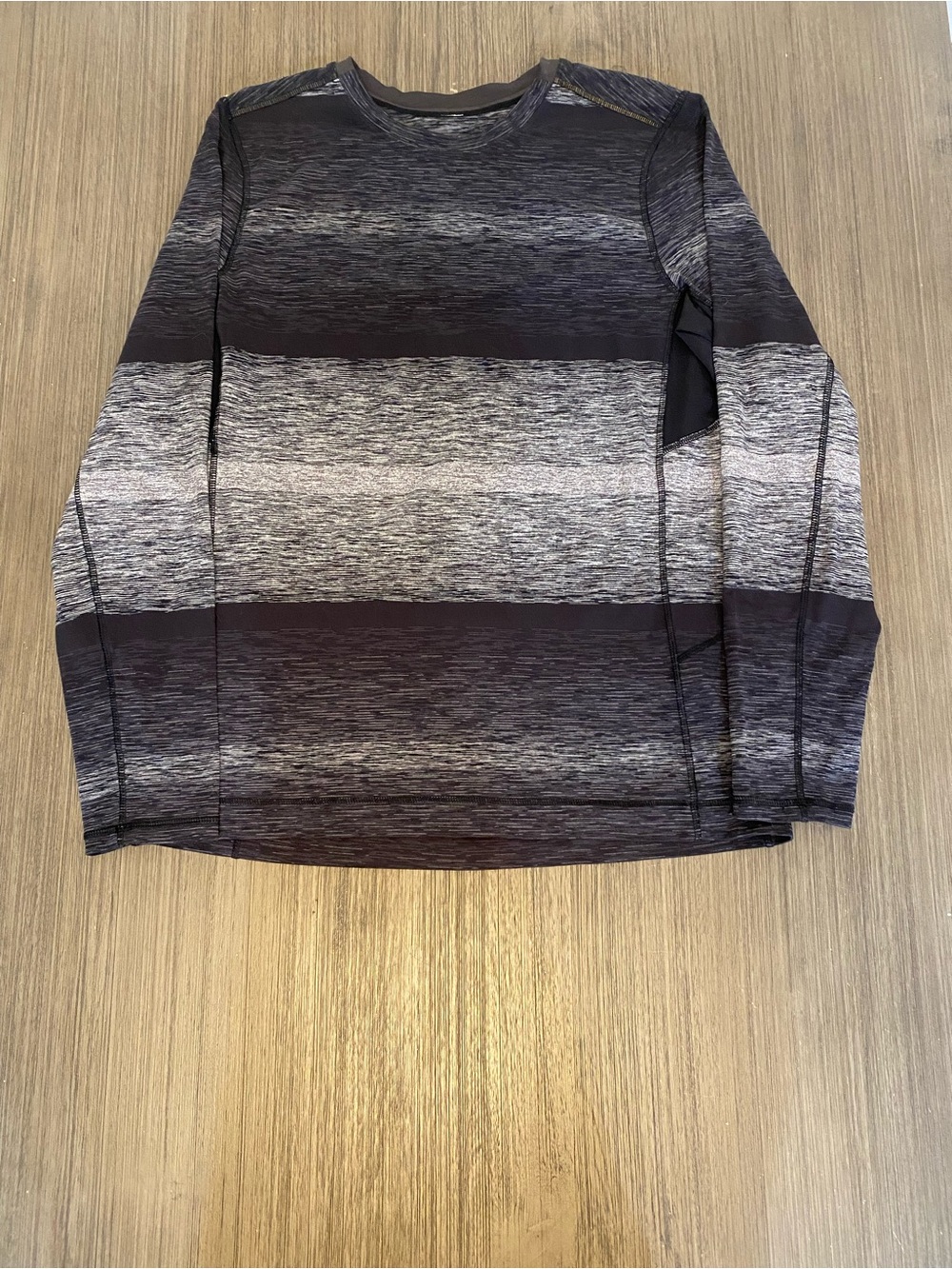 Lululemon Metal Vent Tech long sleeve in excellent condition — barely worn.
